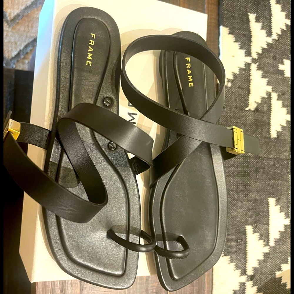 Frame women’s Le Hamptons flat sandal